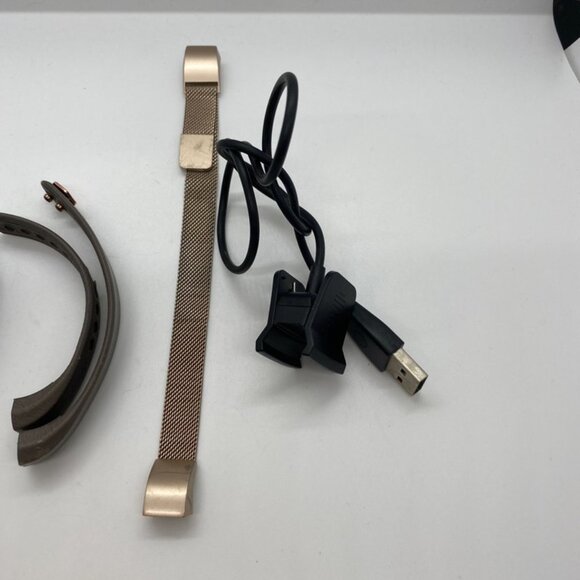 Fitbit Alta HR with three bands Rose Gold - Picture 5 of 5